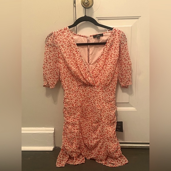 NWT Lulu’s Floral Print Ruched Short Sleeve Mini Dress - Picture 2 of 6